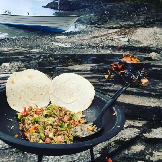 Сковорода Muurikka WOK 43 см с ножками, изображение 3 - MyBiggame Сковорода Muurikka WOK 43 см с ножками, изображение 3