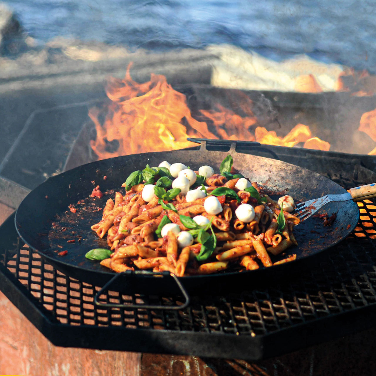 Большая костровая стальная сковорода паэльера Stabilotherm Forest Pan S6 46 см для жарки и приготовления пищи на открытом огне