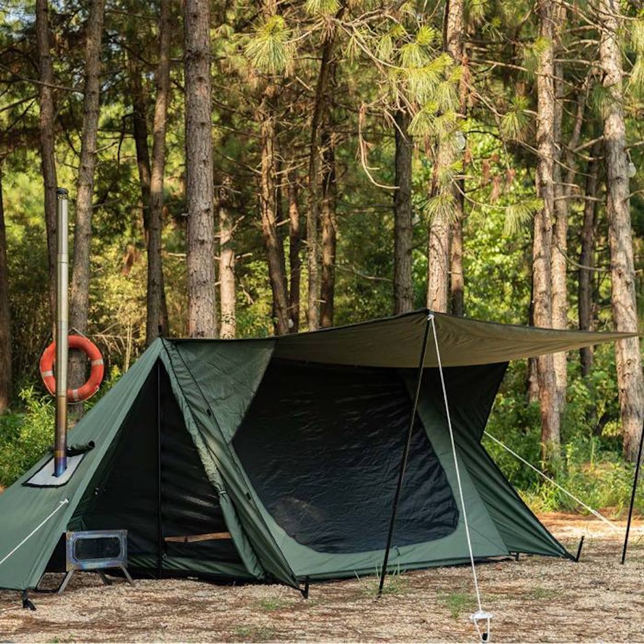 A frame outlet tent army